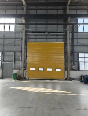 comprare Large Overhead Bifold Sectional Garage Door Industrial Sectional Door with Automatic Motorized Operation online manufacture