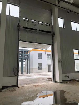 Dimensioni personalizzate Porta sezionale verticale Porta sezionale a testa isolata ISO 9001