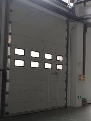 Immagazzinaggio Logistica Porte a sezione industriali Porte a sezione di garage isolate
