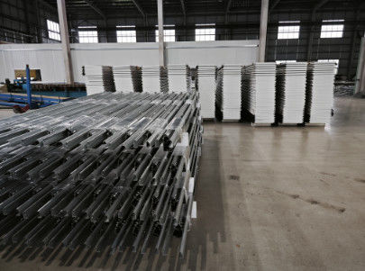 Porte industriali sezionali per magazzini con rotaie galvanizzate