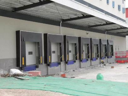 Tessuto in PVC nero Industrial Retracibile Dock Shelter Frontale resistente agli graffi