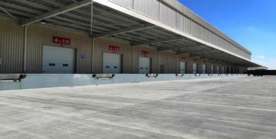Resistenza al vento 450N/m2 Porte sezionali industriali Porte di garage isolanti in acciaio