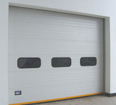 Porta industriale sezionale a sollevamento rapido 380V Motore 26DB Isolamento acustico