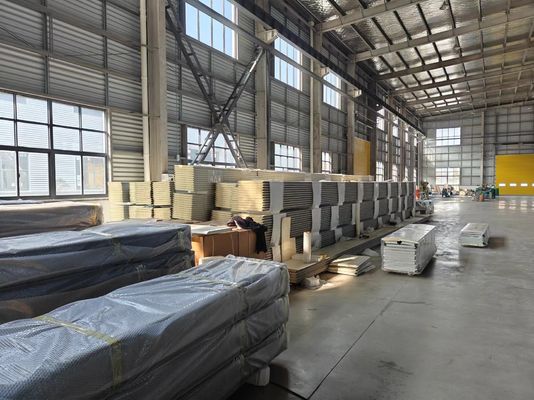 Porte di garage sezionali con strisce di tenuta EPDM su tutti i lati per una buona tenuta