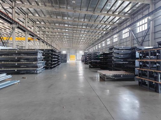 Moderna logistica piattaforme di carico e scarico