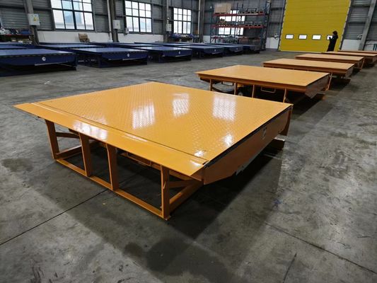 Moderna logistica piattaforme di carico e scarico