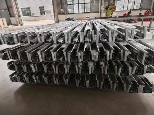 Porta industriale sezionale a sollevamento rapido 380V Motore 26DB Isolamento acustico