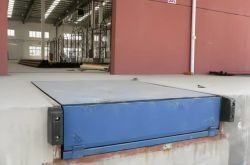 Livellatore idraulico di docking ad alta efficienza energetica per operazioni di carico senza intoppi