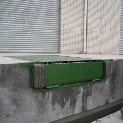 Livellatore industriale di banchina con funzionalità di regolazione rapida per l'efficienza del magazzino