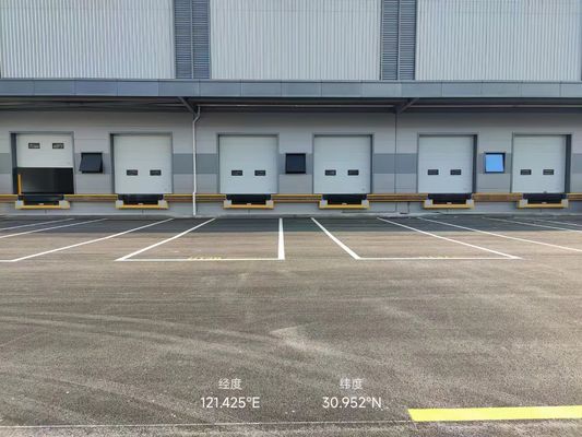 Porta di garage a sezione isolata per l'immagazzinamento a freddo opzioni di controllo remoto