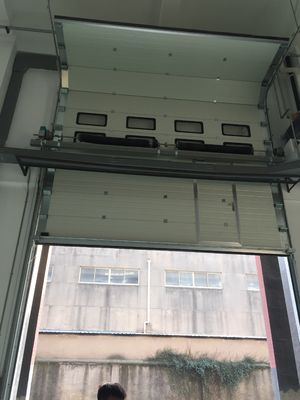 Immagazzinaggio Logistica Porte a sezione industriali Porte a sezione di garage isolate