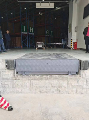 Livellatore idraulico di dock per camion grigio per facile carico e scarico IP55