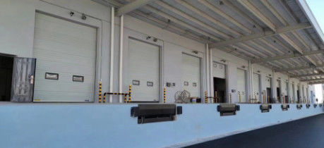 Porte industriali a sezione in acciaio galvanizzato