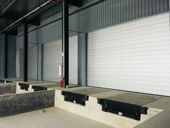 L'elettrico idraulico di caricamento di Dock Leveler carico dinamico 6800kg / carico statico 13600kg
