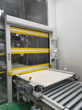 Linea di assemblaggio Porta rapida industriale ad alta velocità con tenda in PVC Finestra trasparente