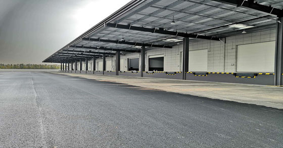 Moderna logistica piattaforme di carico e scarico