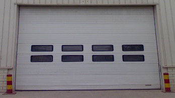 Portoni industriali a sezione di garage veloci pannello di acciaio isolato da 40 mm ISO 9001 / CE