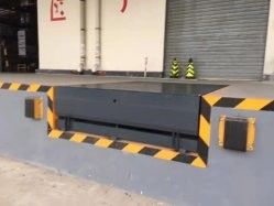 Livellatore idraulico di docking ad alta efficienza energetica per operazioni di carico senza intoppi